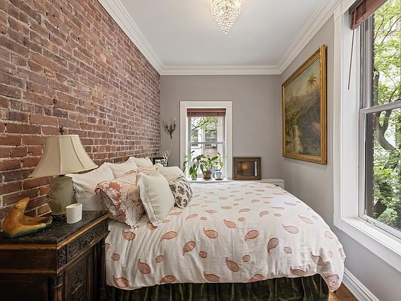 4th image of 16 W 74th St APT 6