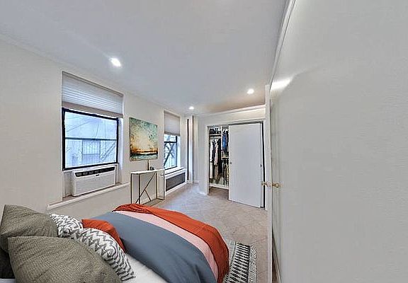 4th image of 104 Suffolk St APT 15