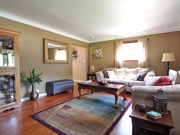 5th image of 2441 Lauren Dr SW