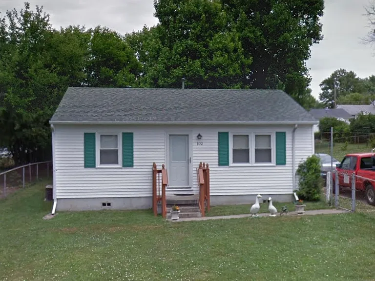 102 Eastwood Dr — Photo 12