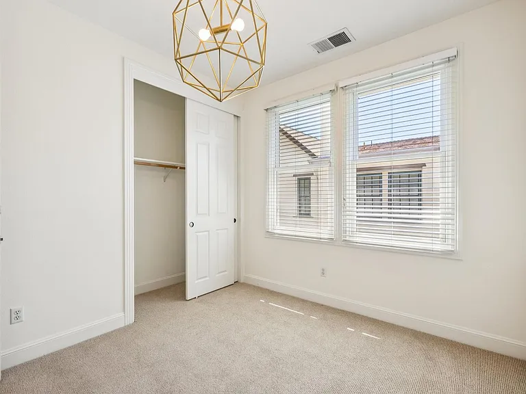 909 Ramona St — Photo 14