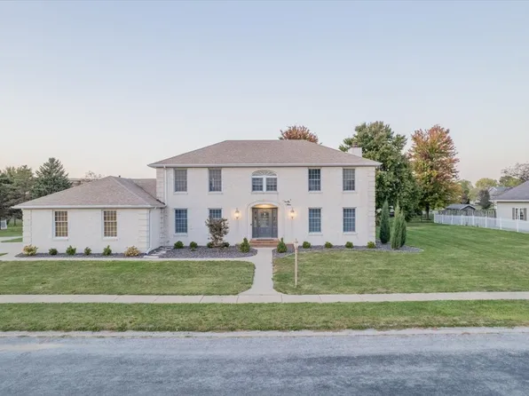 29 Manorhill Dr, Clinton, IL 61727