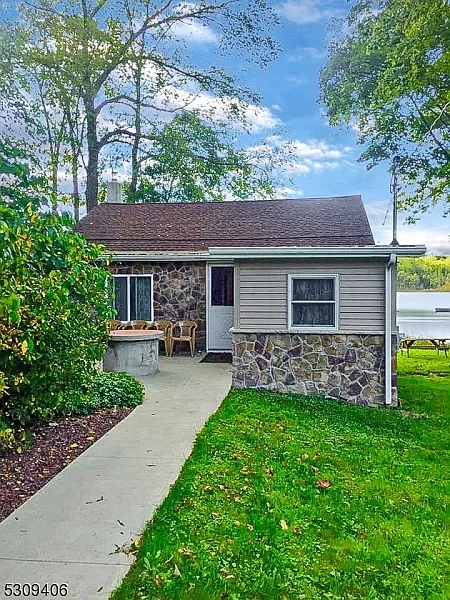 2 bed, 2.0 bath, $1,900 — Photo 3