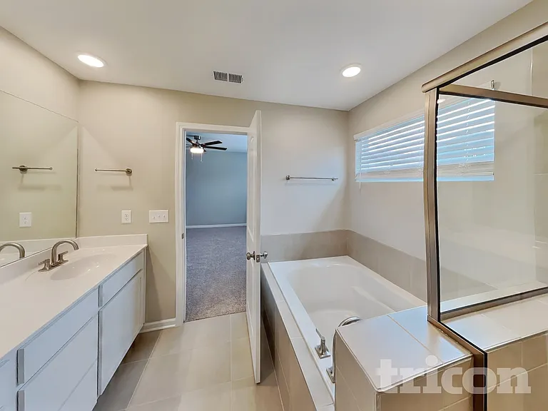 247 W Millbrook Dr — Photo 9