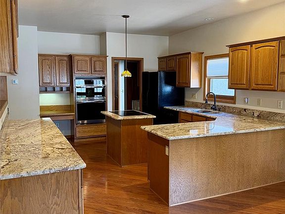 4th image of 2 Wildwood Place