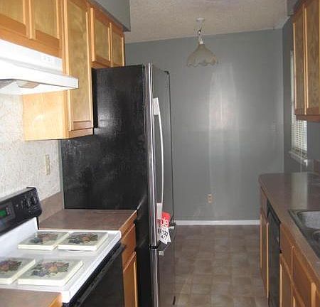 3rd image of 3889 N Silver St