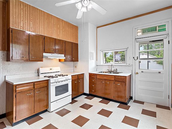 3rd image of 7094 Mardel Ave