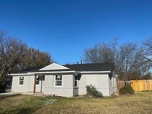 2501 Plaza St Photo 1
