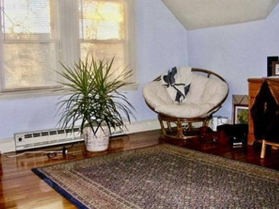 2nd image of 137 Whitwell St #3
