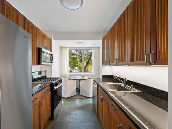 20 River Terrace image 6 of 26