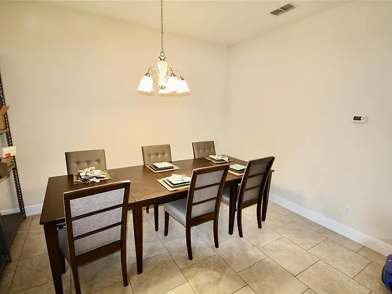 1073 Cavan Dr — Photo 10