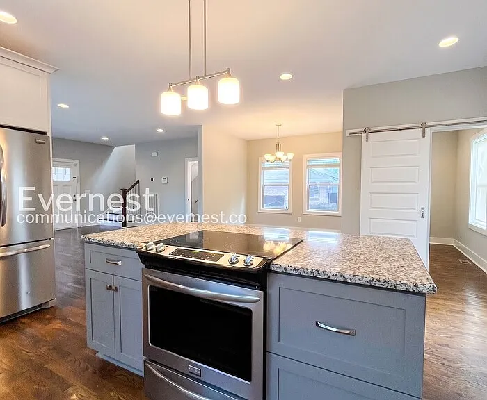 2115 Burns St — Photo 10