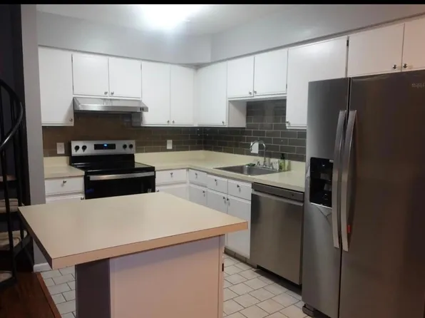 4 Provincetown Dr, Marlton, NJ 08053