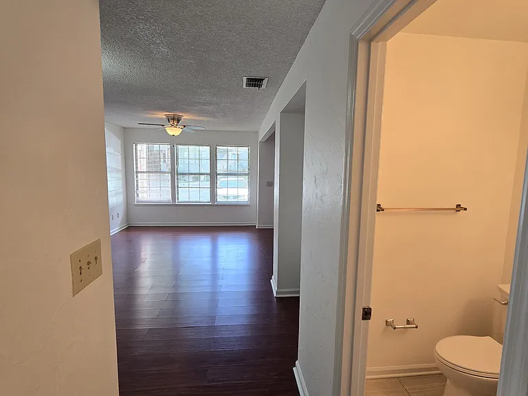 2218 Timberwood Cir N — Photo 12