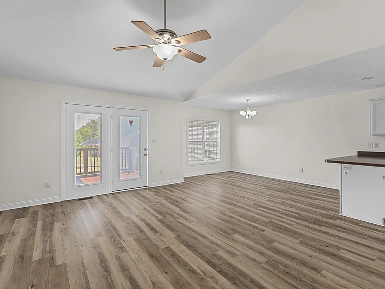 261 Palmer Dr — Photo 2