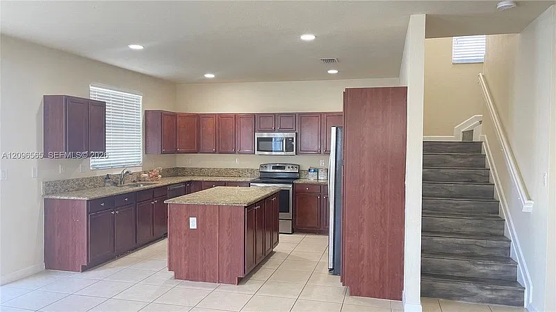 9170 SW 171st Ct Unit 9170 — Photo 2