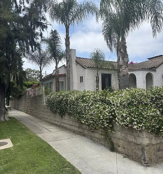 101 N La Peer Dr — Photo 31