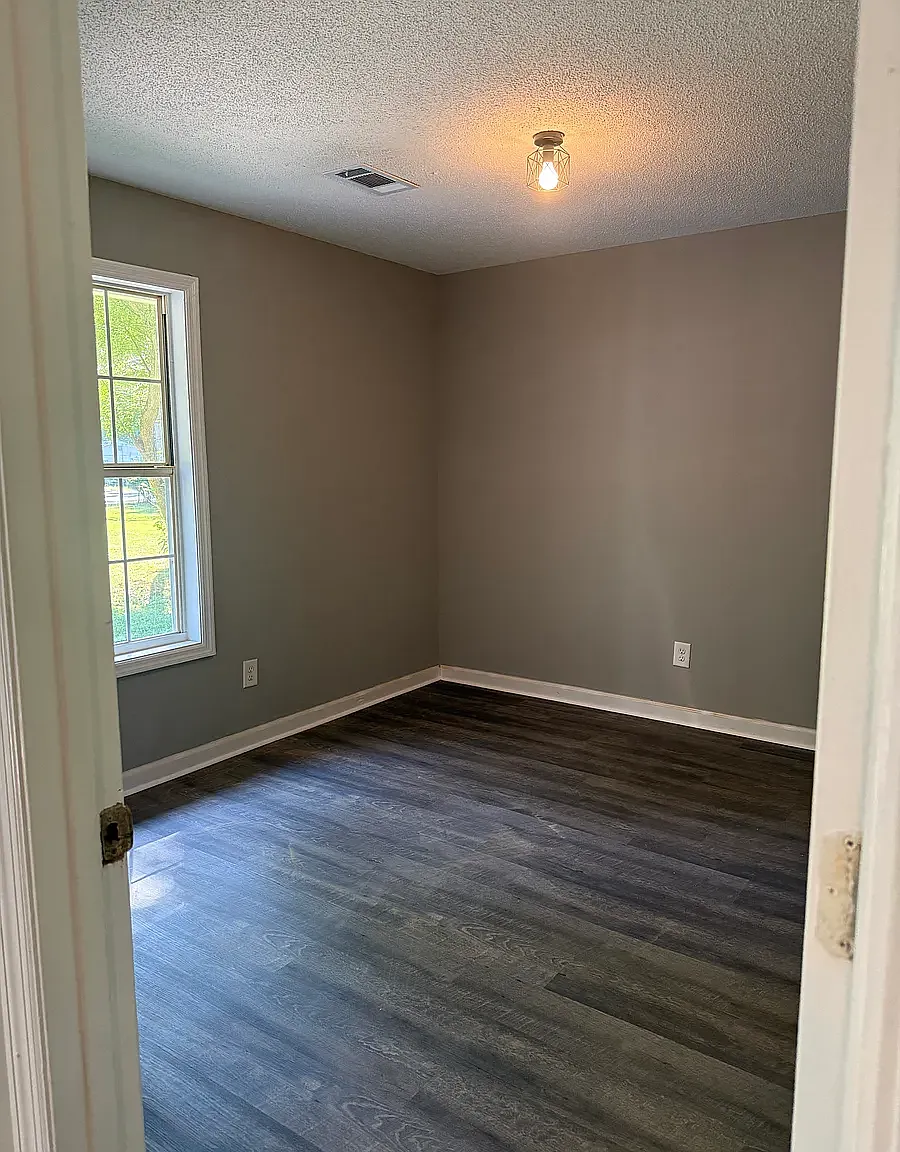 3 bed, $1,275 — Photo 2