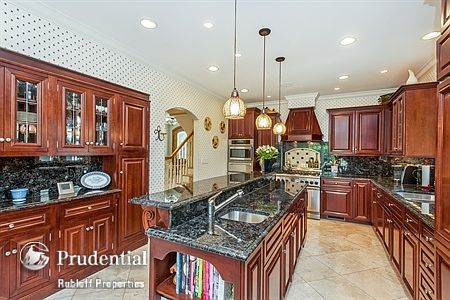 4th image of 1228 Middlebury Ln