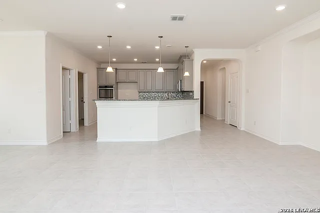 3 bed, 2.5 bath, 1792 sqft, $2,000 — Photo 3