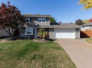 3426 Fairhaven Rd, Davenport, IA 52807