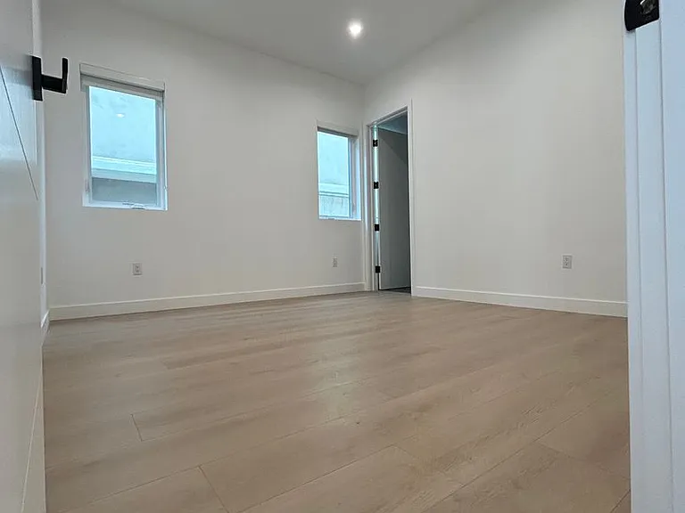 1807 Beloit Ave — Photo 16