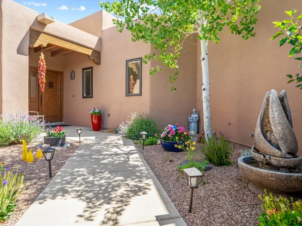 1665 Via Bosque, Santa Fe, NM 87506