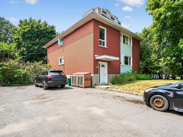 1098 Clyde Ave, Ottawa, ON K2C 1Y2