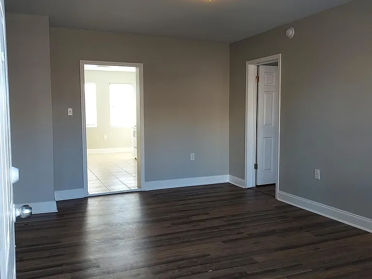 121 Sharpe St — Photo 2