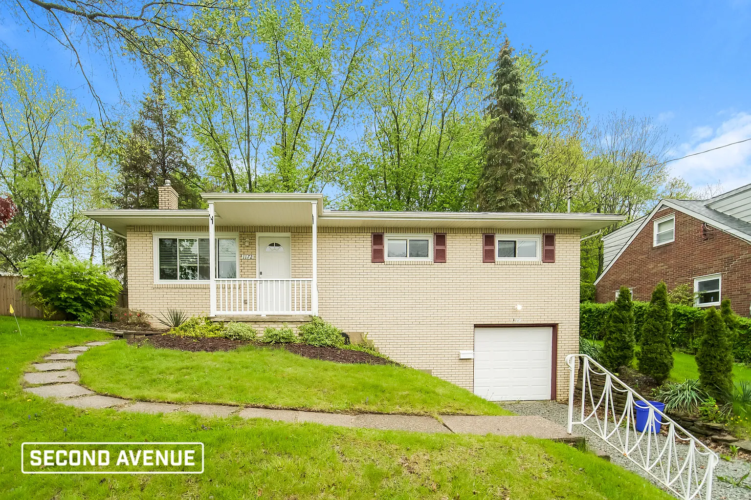1172 Harvard Rd photo 1