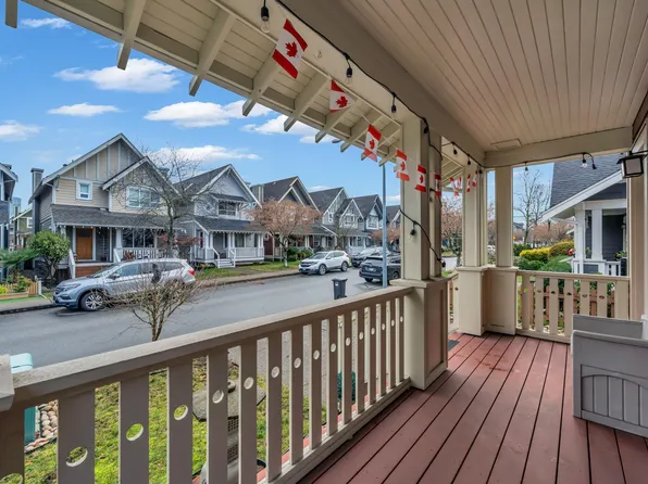 270 Holly Ave, New Westminster, BC V3M 0B3