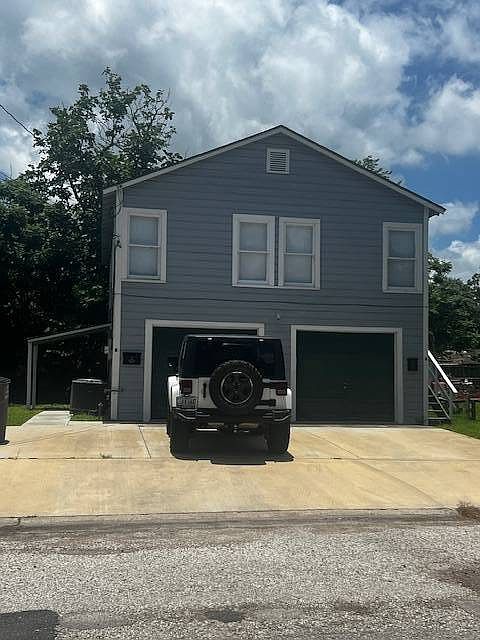 1st image of 305 E Sabine St