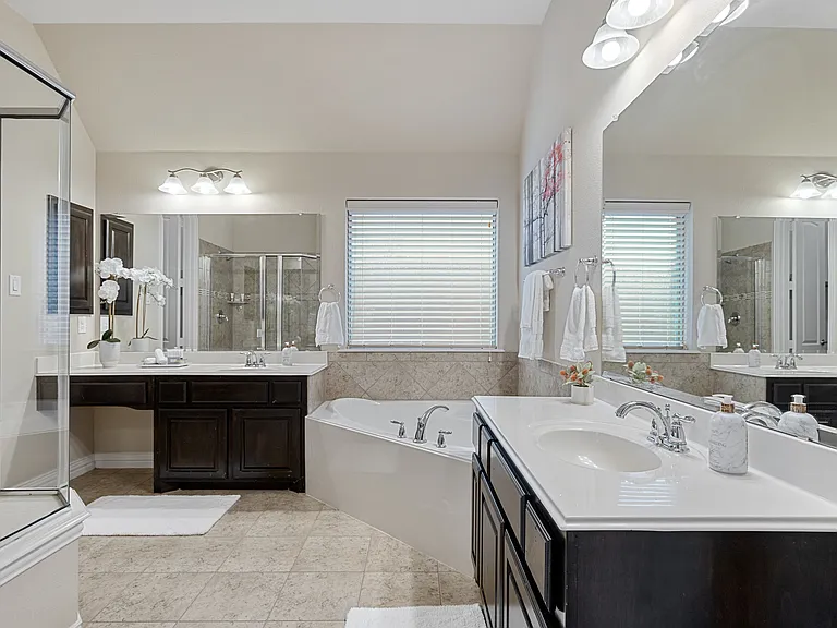 1100 Newchester Dr — Photo 8