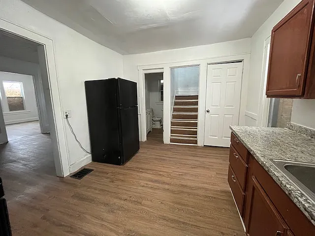 3 bed, 1.5 bath, 1233 sqft, $1,500 — Photo 2
