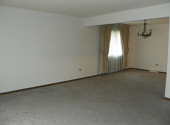 5th image of 6747 W 89th Pl