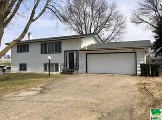 104 Skyview W, Lawton, IA 51030