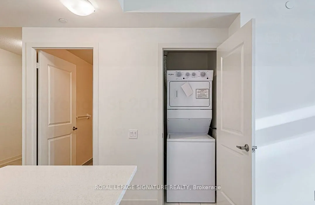 4955 Yonge St — Photo 4