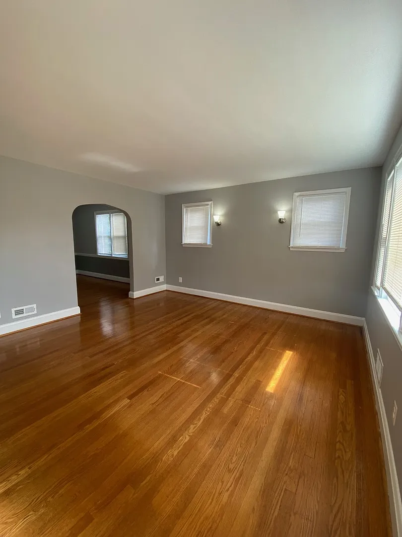 Baltimore - 3 Bed, 2 Bath Available! — Photo 3
