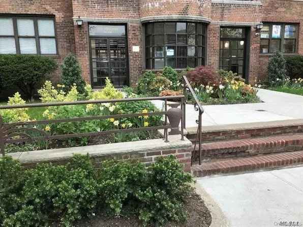 98-120 Queens Blvd #4C, Rego Park, NY 11374