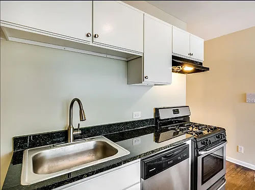 3240 N Clark St #2M Photo 1