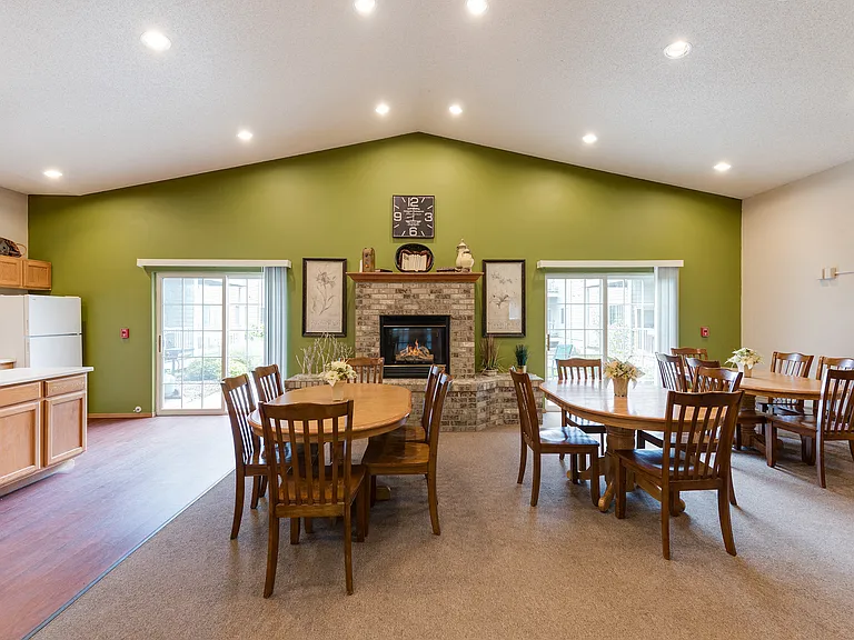 Platinum Valley Apartments — Photo 12