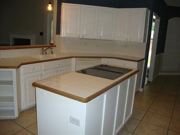 4th image of 2210 Sapphire Dr