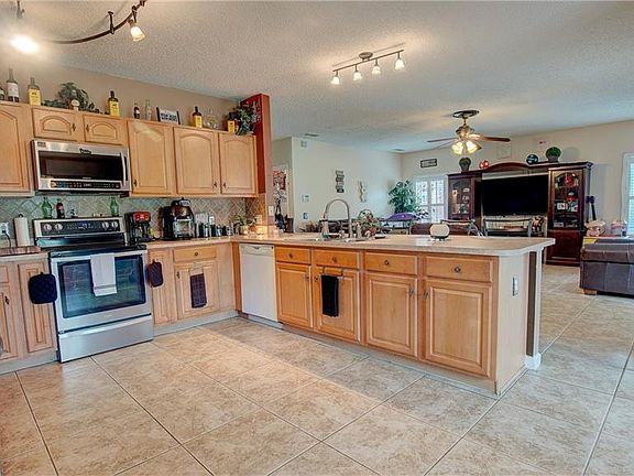 3rd image of 1072 James Dr
