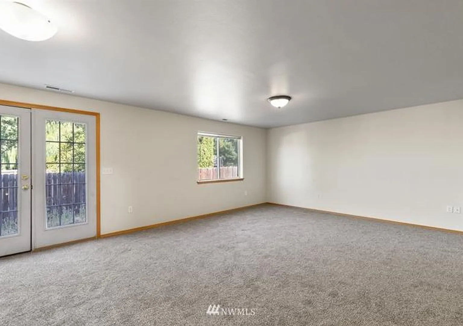 Spacious 4 Bedroom Home with Attached Garage — Photo 2