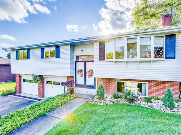 5075 Bowling Green St, Finleyville, PA 15332