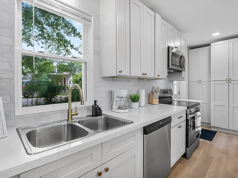 4715 Luvalie St — Photo 11