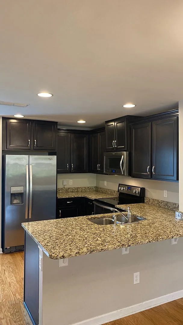 2 bed, 2.5 bath, 1261 sqft, $1,900 — Photo 2