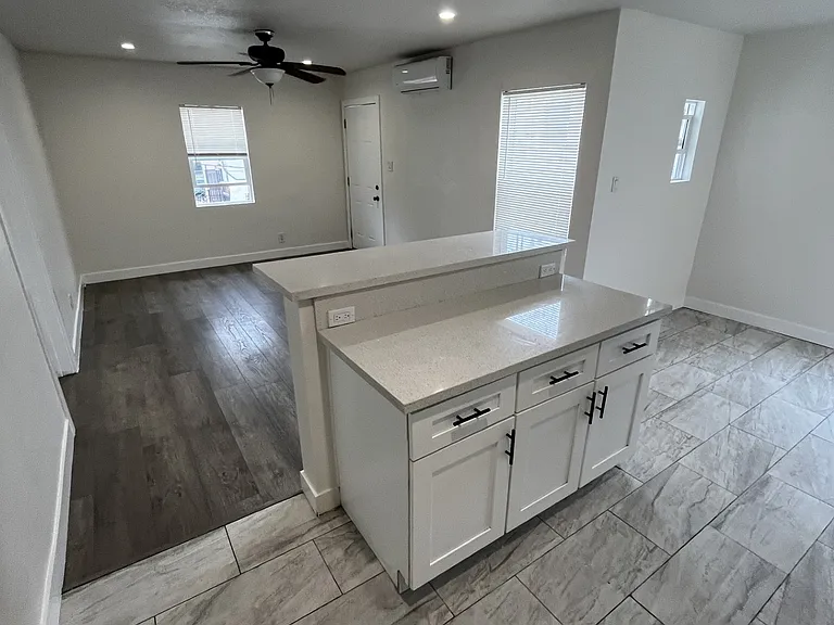 4518 3/4 S Normandie Ave #3/4 — Photo 2