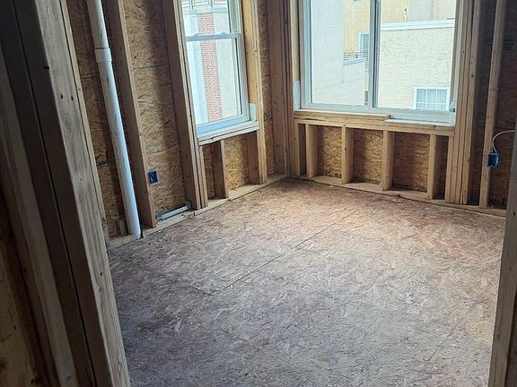 3rd image of 504 Carpenter St