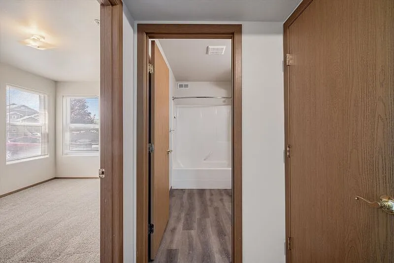 2 bed, 2.0 bath, 938 sqft, $1,450 — Photo 2